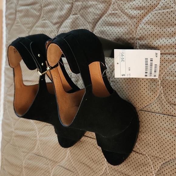 Peep Toe Heels - Picture 3 of 7